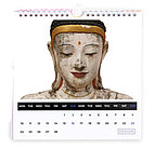 Zu sehen ist ein Kalender mit einem Buddhagesicht