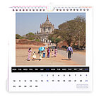 Zu sehen ist ein Kalender mit einem Foto von einem Tempel in Bagan mit Menschen im Vordergrund